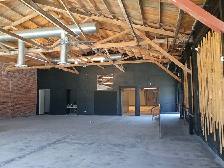 More Photos Of 712 Fulton St, Fresno Storefront For Lease