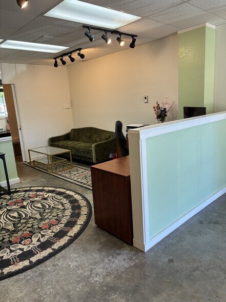 More Photos Of 5222 University Way NE, Seattle Apartments For Lease