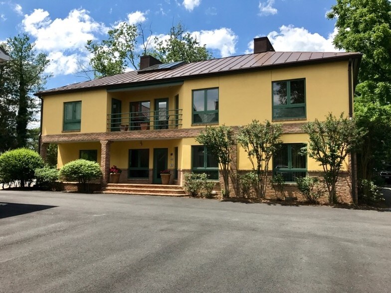 More Photos Of 5 N Hamilton St, Middleburg Office For Sale