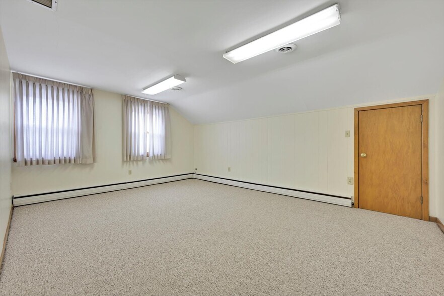 More Photos Of 780 Claremont Ave, Tamaqua Office For Sale