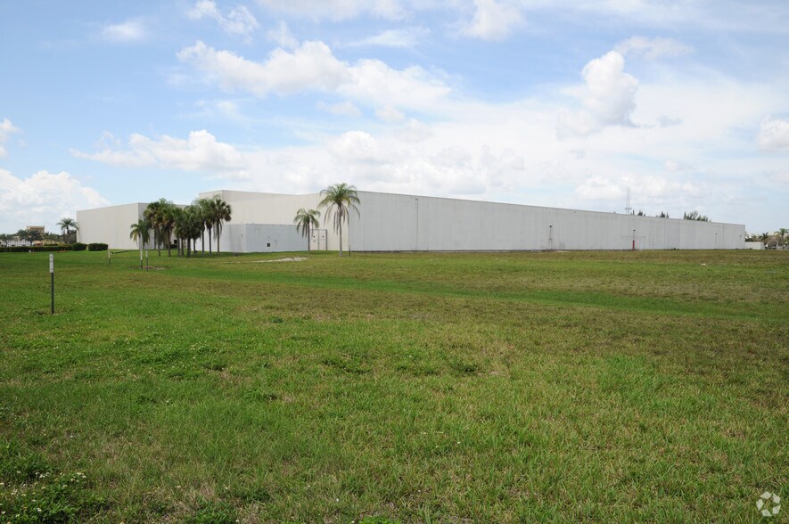 More Photos Of 4250 Coral Ridge Dr, Coral Springs Manufacturing For Lease