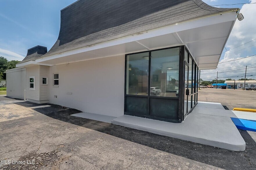 More Photos Of 507 Pass Rd, Gulfport Office For Sale