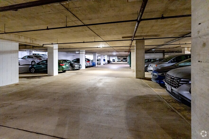 More Photos Of 411 E Franklin St, Richmond Office For Lease