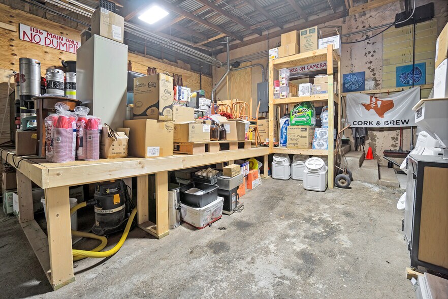 More Photos Of 1136 Main St, Commerce Light Distribution For Sale