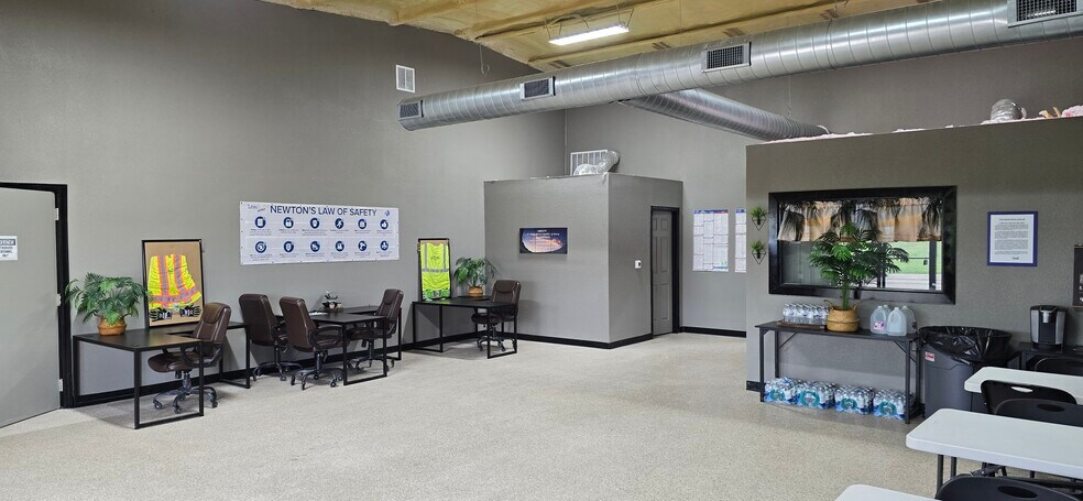 More Photos Of 1505 S Rio Grande St, Taylor Warehouse For Lease