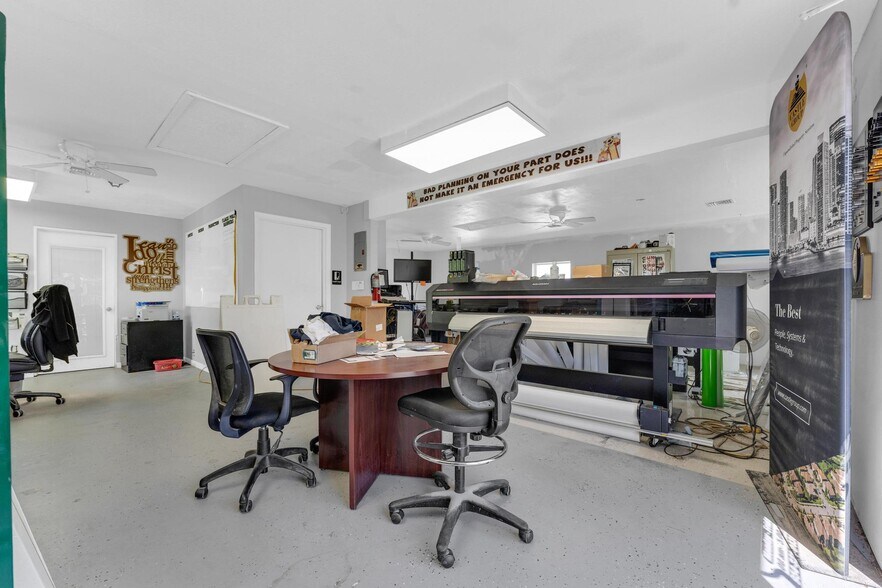 More Photos Of 4611 SW 44th Ave, Dania Warehouse For Lease
