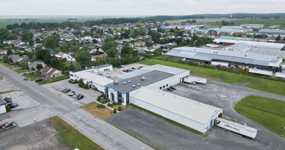More Photos Of 299 Rue Chaput, Saint-pie Manufacturing For Sale