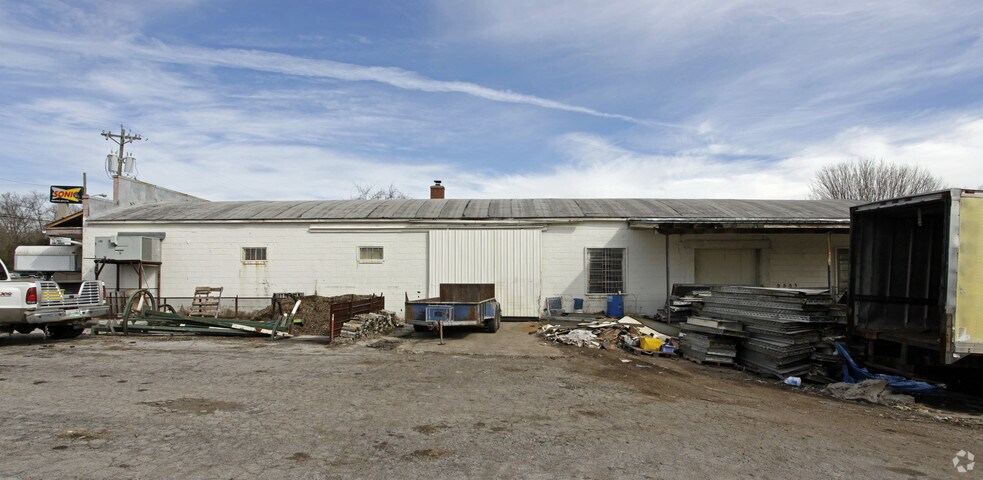 More Photos Of 925 Mulberry St, Loudon Showroom For Sale