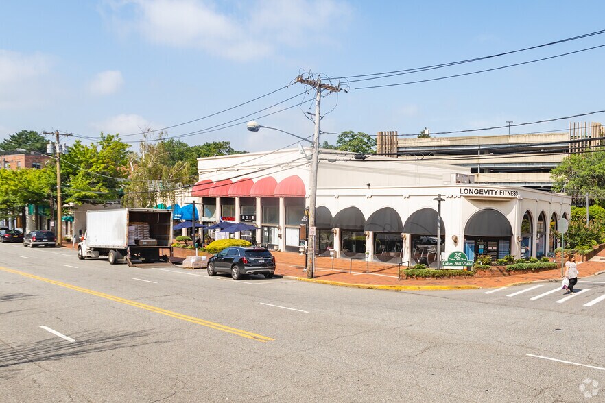 Primary Photo Of 25 Cuttermill Rd, Great Neck Unknown For Lease