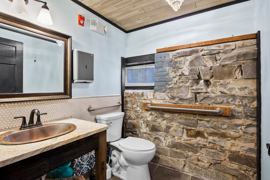 More Photos Of 764 1/2 Eastern Ave, Schenectady Restaurant For Sale