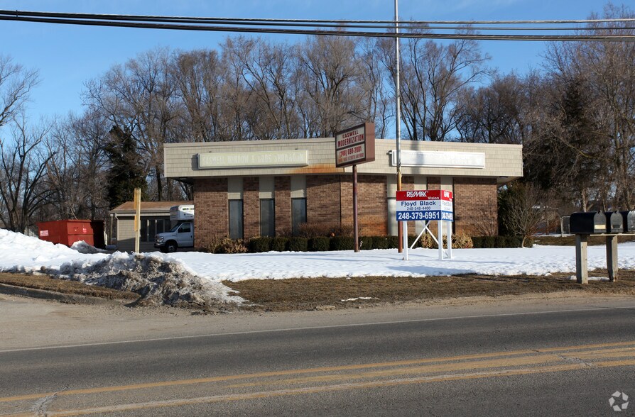 More Photos Of 9440 Elizabeth Lake Rd, White Lake Office For Sale