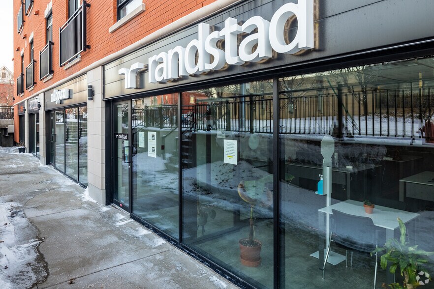 More Photos Of 450-460 Rue Saint-Charles O, Longueuil Apartments For Lease