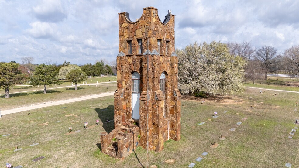 More Photos Of 12481 OK-19, Ada Cemetery Mausoleum For Sale