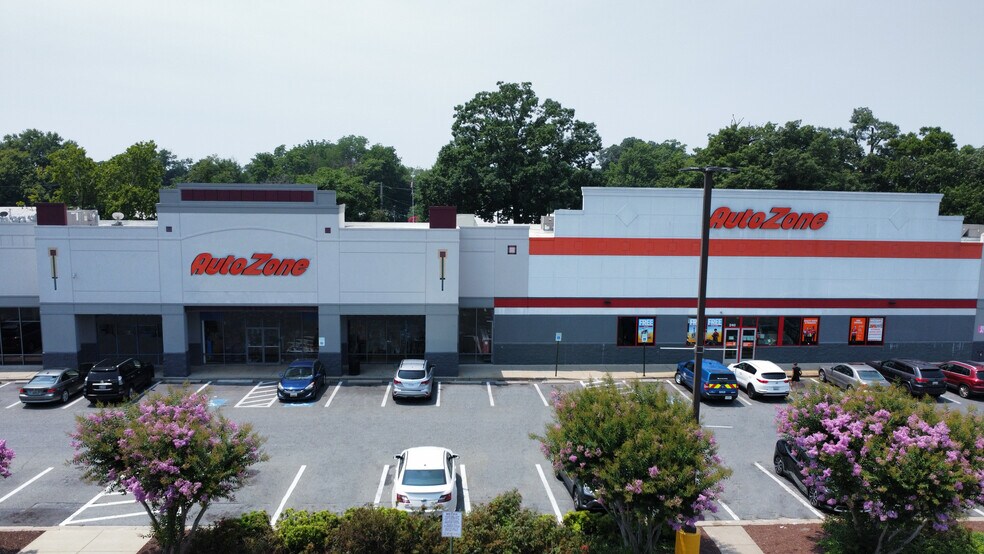 More Photos Of 206-300 N Frederick Ave, Gaithersburg Unknown For Lease
