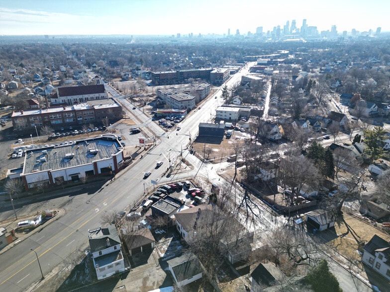 More Photos Of 2501-2503 W Broadway Ave, Minneapolis Auto Dealership For Sale