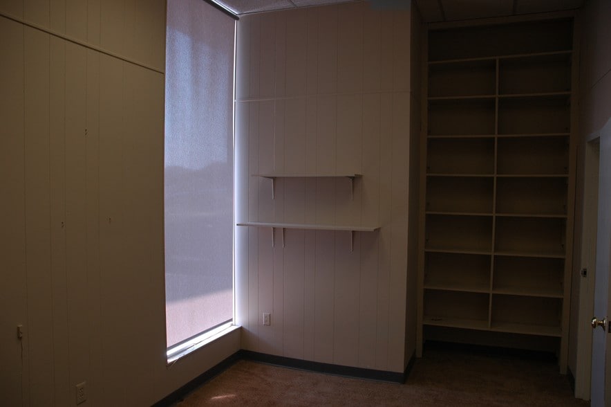 More Photos Of 201-207 N Boone St, Johnson City Office Residential For Lease