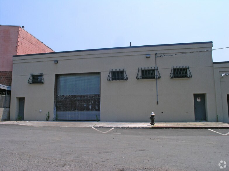 Primary Photo Of 3960-3966 Merritt Ave, Bronx Warehouse For Lease