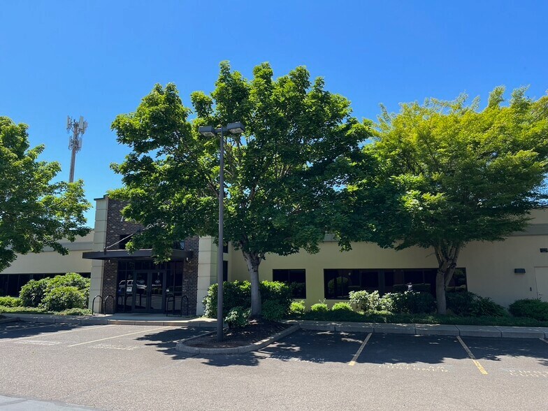 More Photos Of 2892 Crescent Ave, Eugene Office For Lease