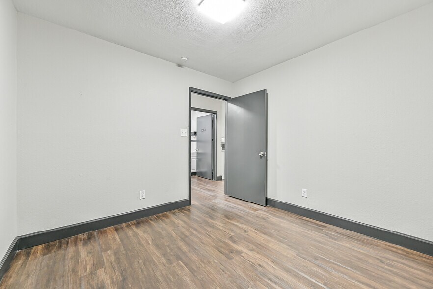 More Photos Of 512 N Friendswood Dr, Friendswood Office For Lease