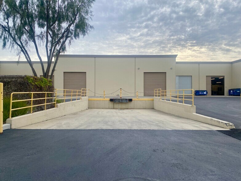 More Photos Of 1505-1515 E McFadden Ave, Santa Ana Warehouse For Lease