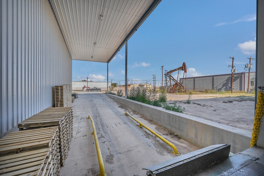 More Photos Of 2010/2015 44th St, Odessa Industrial For Sale