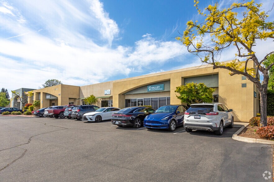 Primary Photo Of 7275 N 1st Ave, Fresno Office For Lease