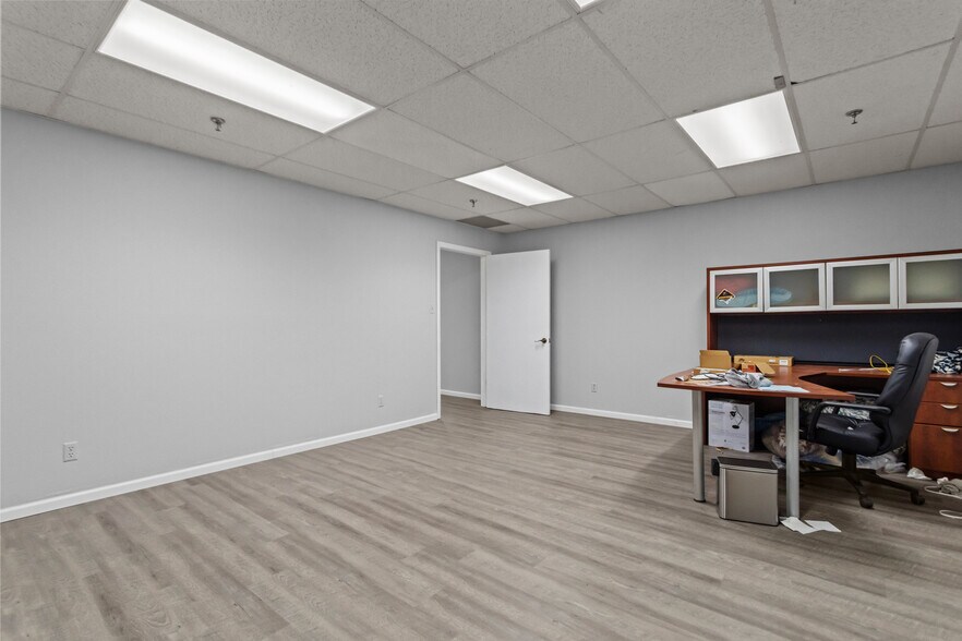 More Photos Of 2317 Washington St, Kokomo Warehouse For Sale