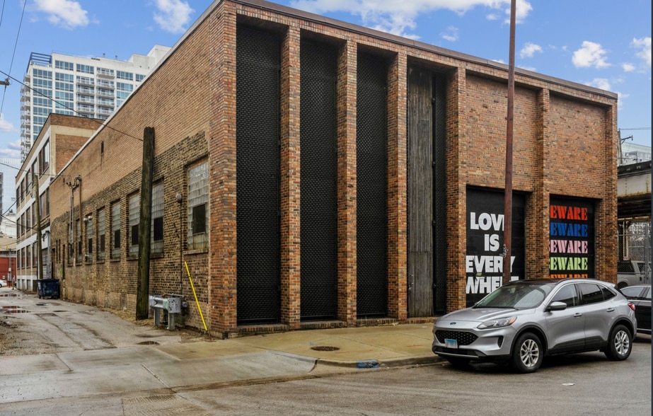 More Photos Of 313 W Chestnut St, Chicago Warehouse For Sale