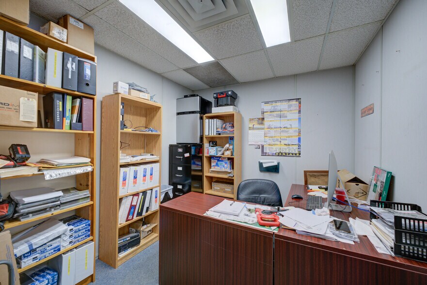 More Photos Of 114 Easton Rd, Brantford Industrial For Sale