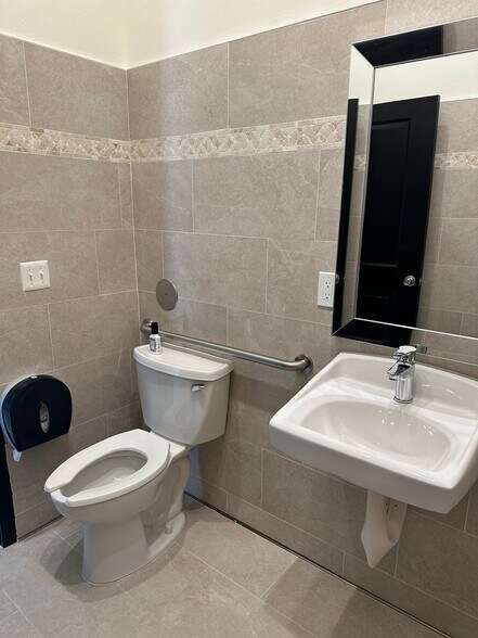 More Photos Of 2121 Lee Ave, South El Monte Warehouse For Sale