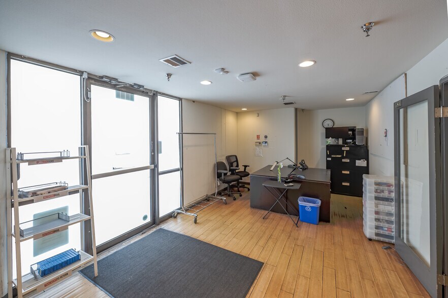 More Photos Of 7101 Fair Ave, North Hollywood Warehouse For Lease