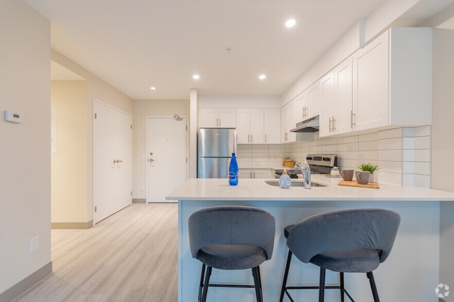 More Photos Of 1015 Innisfil Beach Road, Innisfil Apartments For Lease