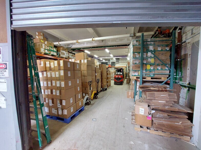 More Photos Of 264 41st St, Brooklyn Warehouse For Lease