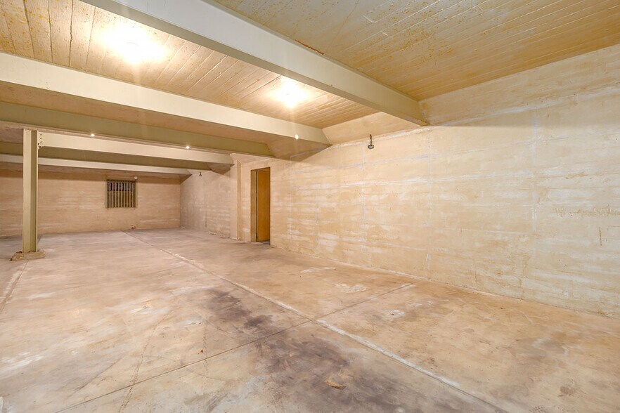More Photos Of 138 Kamehameha Ave, Hilo Storefront For Sale