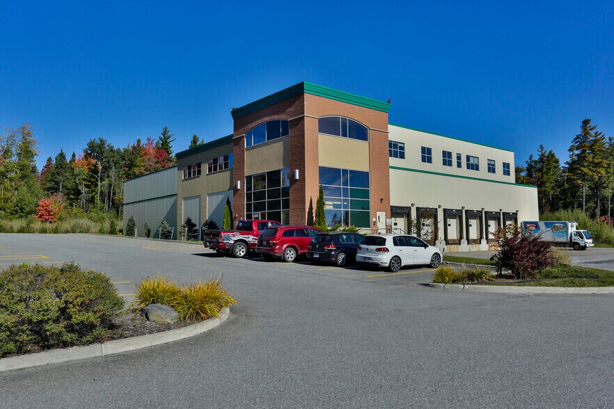 More Photos Of 2059 Rue René-Patenaude, Magog Warehouse For Sale