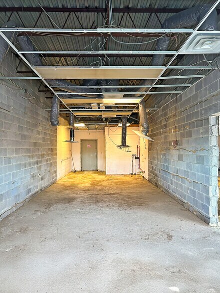 More Photos Of 8904-8924 S Meridian St, Indianapolis Unknown For Lease
