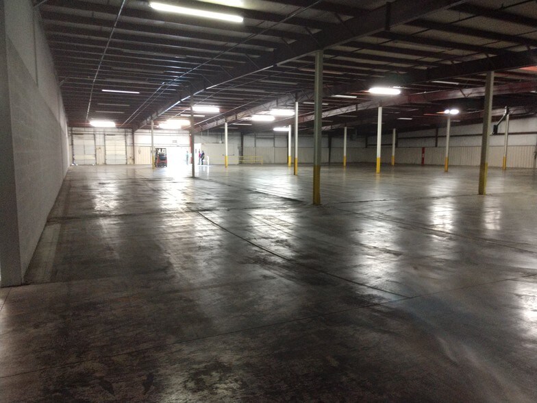 More Photos Of 460 Commerce Pl, Asheboro Warehouse For Lease