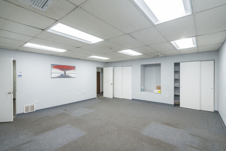 More Photos Of 2221 E Clearfield St, Philadelphia Warehouse For Lease