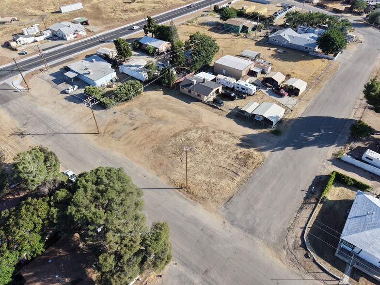 More Photos Of 3933 Lake Isabella Blvd, Bodfish Storefront For Sale