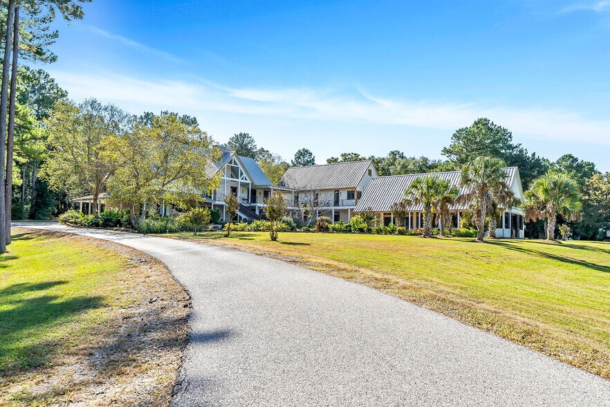 More Photos Of 43 Pool Rd, Richards Specialty For Sale