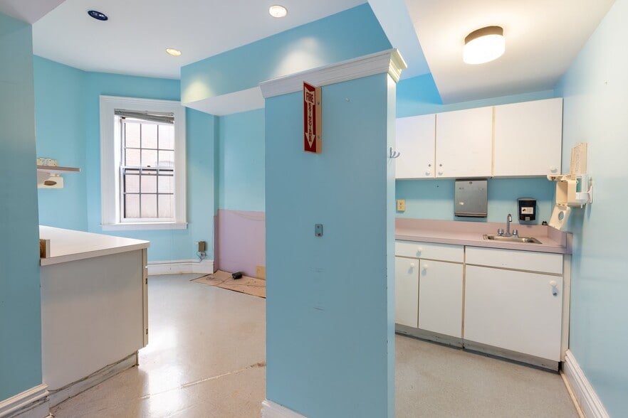 More Photos Of 1 Main St, Hartford Office Residential For Sale