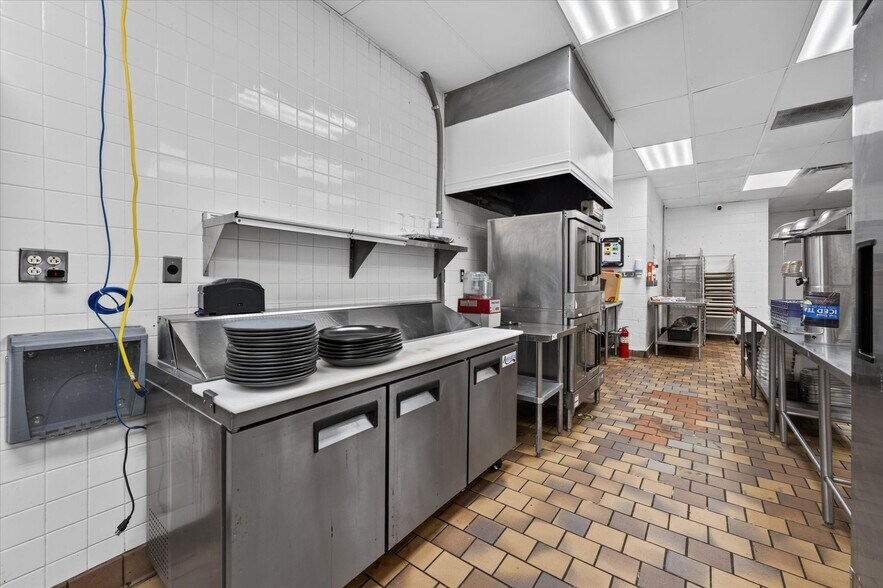 More Photos Of 4000 Fort Campbell Blvd, Hopkinsville Restaurant For Sale