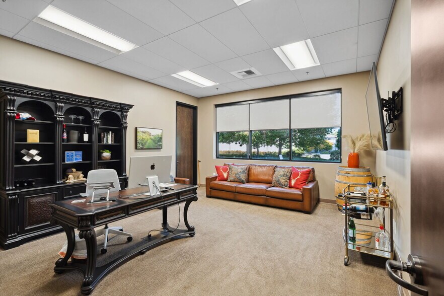 More Photos Of 560-562 Technology Way, Napa Warehouse For Lease