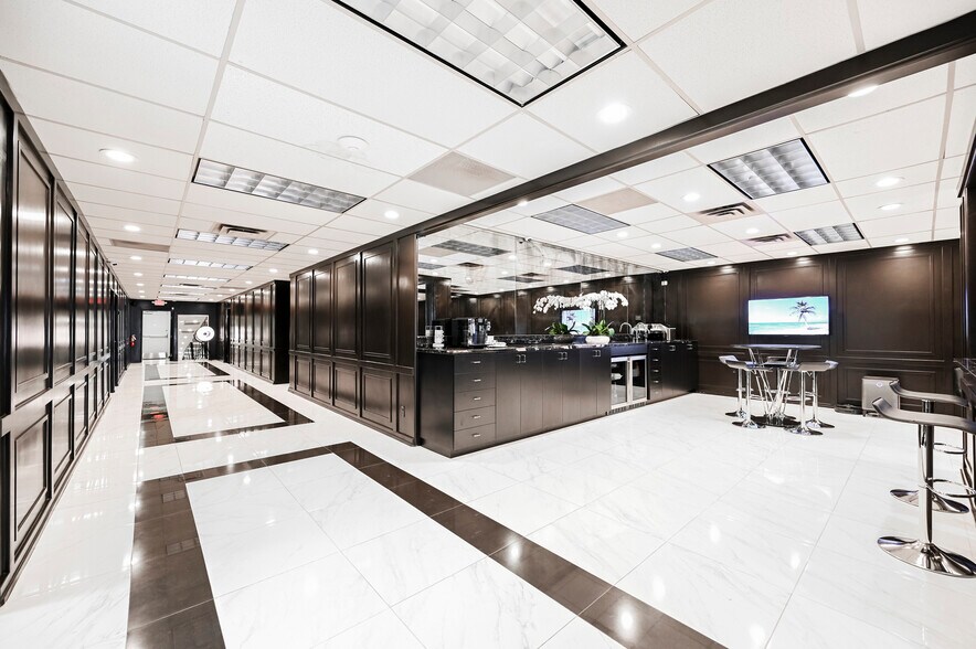 More Photos Of 630 S 3rd St, Las Vegas Office For Sale