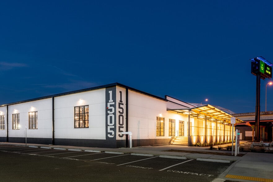 More Photos Of 1505 Dennis St, Jacksonville Office For Lease