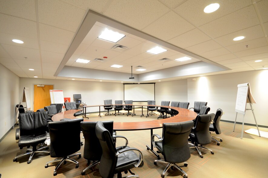 More Photos Of 100 Marketing Way, Suffield Manufacturing For Sale