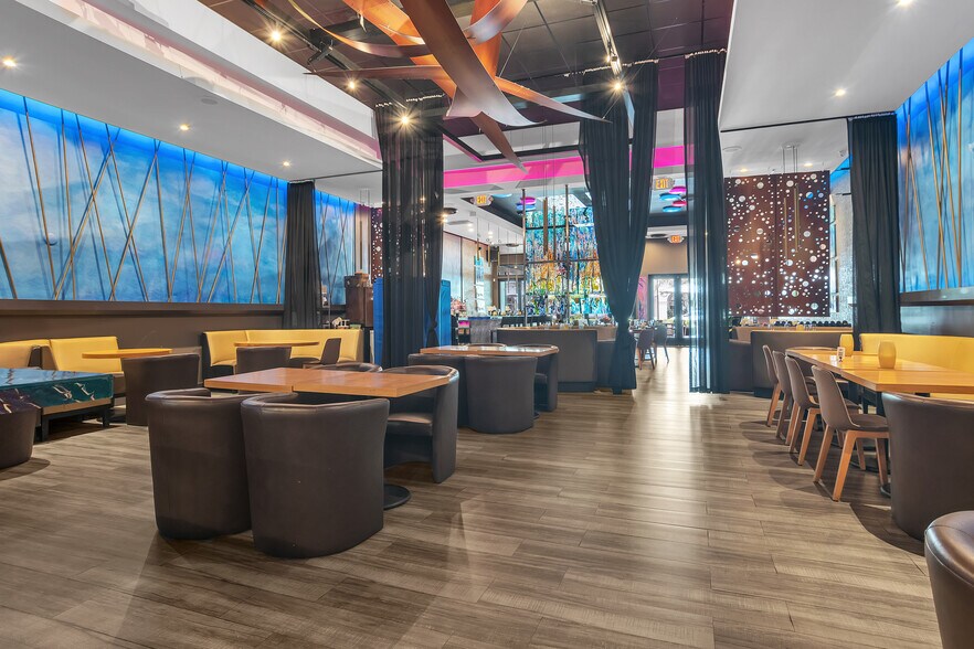 More Photos Of 99 Miracle Mile Miracle Mile / Coral way, Coral Gables Restaurant For Sale