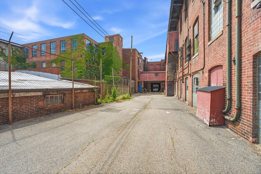 More Photos Of 59 Foundry St, Central Falls Manufacturing For Sale
