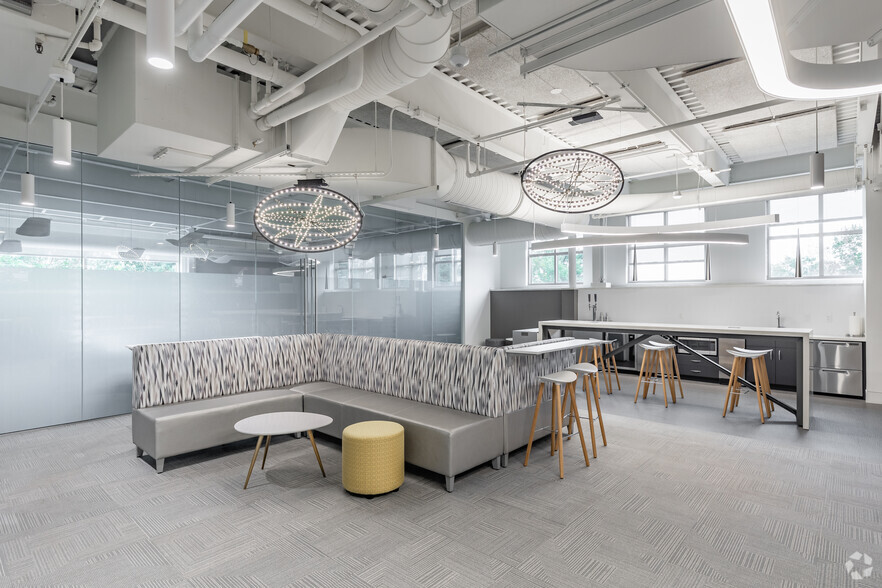 More Photos Of 11600 Sunrise Valley Dr, Reston Office For Lease