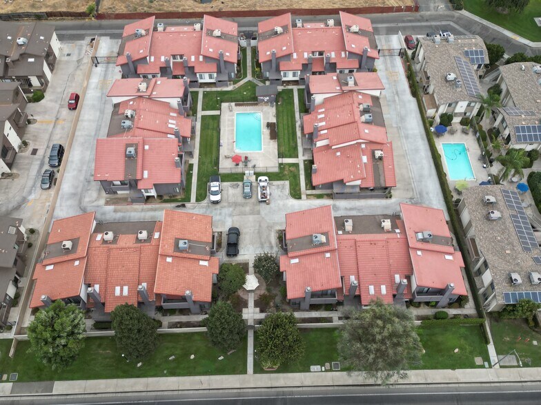 More Photos Of 2408 Gosford Rd, Bakersfield Apartments For Sale